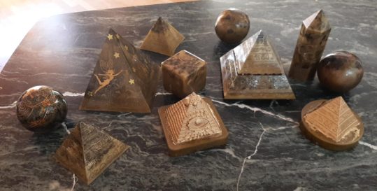 Piramide egiptene orgonice orgonice cu shungit,turmalina neagra si hematite – proprietati , efecte, beneficii +Video Bonus